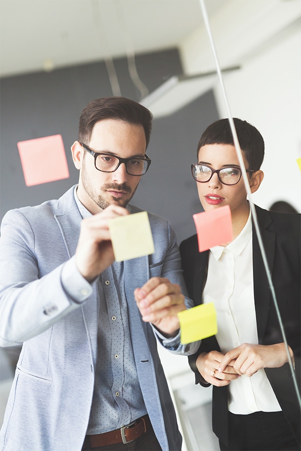 creative business people working on business proje EM25WT3